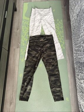 Athleta Kids Camouflage Leggings in Olive Green & White Tiger